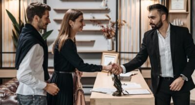 divorce lawyer meeting image