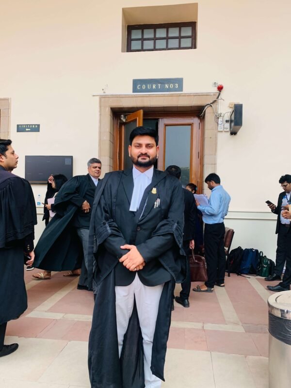 One of best trademark attorney and criminal lawyer Advocate Vinod Kumar was attending a trademark case at Supeme Court of India.